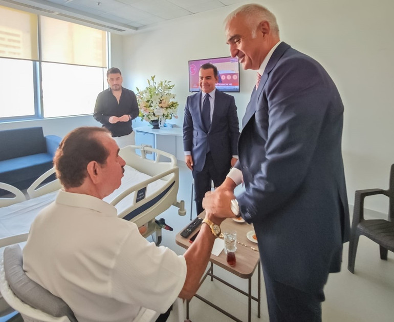 Kültür ve Turizm Bakanı Mehmet Nuri Ersoydan İbrahim Tatlısese geçmiş olsun ziyareti