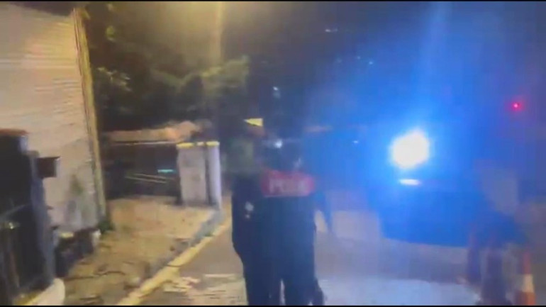 Galericinin dövmesine iltifat etti, daha sonra gelip tetiğe bastı