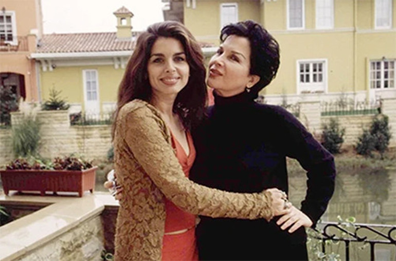 Sinemanın parlak yıldızıyken aşk uğruna bir köye gelin olmuştu... Onun filmi yolun yarısında bitti