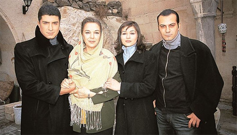 Sinemanın parlak yıldızıyken aşk uğruna bir köye gelin olmuştu... Onun filmi yolun yarısında bitti