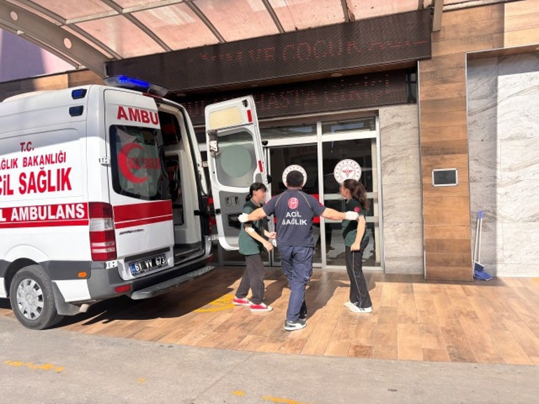 Trabzon’da yürekleri ağza getiren olay 12 öğrenci zehirlenme şüphesiyle hastaneye kaldırıldı