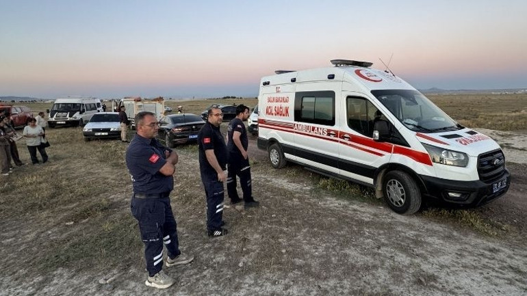 Yürek yakan kaza… Dereye devrilen otomobildeki 3 çocuk öldü, 4 kişi yaralandı