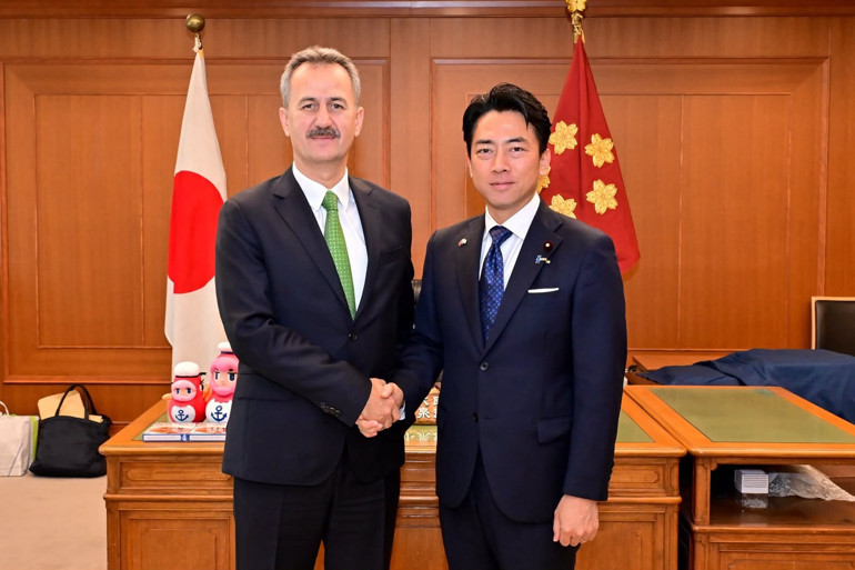 Türk İHAlarına Japonya kancası Bakan Koizumiden Türk savunma sanayine övgü