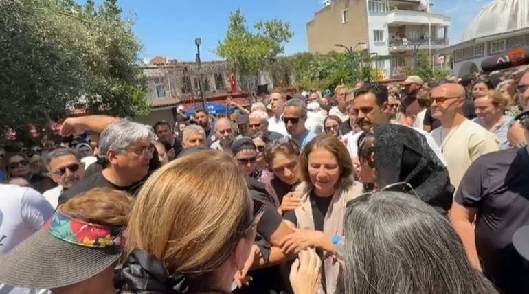 Oyuncu Ece İrtemi, Kuşadasında sevenleri son yolculuğuna uğurladı