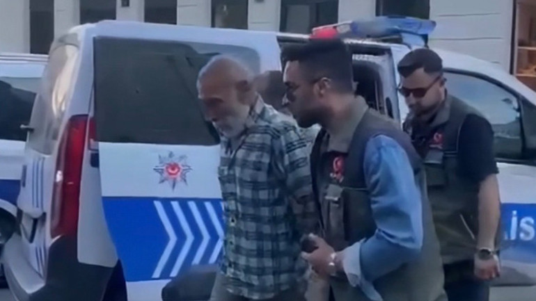 Galata Köprüsü’nde inanılmaz görüntüler Bul karayı al parayı yöntemiyle kumar oynattı