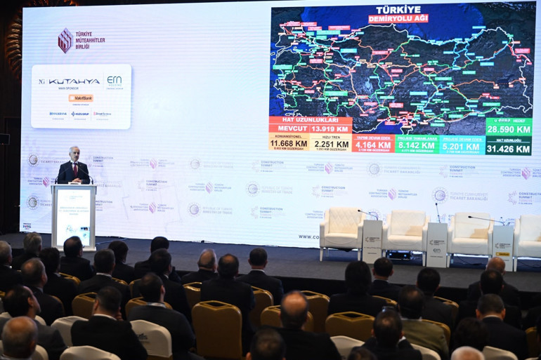 Bakan Uraloğlu, İnşaat Zirvesi 2026’da konuştu: Türkiye, Dünya’nın en güçlü dijital altyapı merkezlerinden olacak