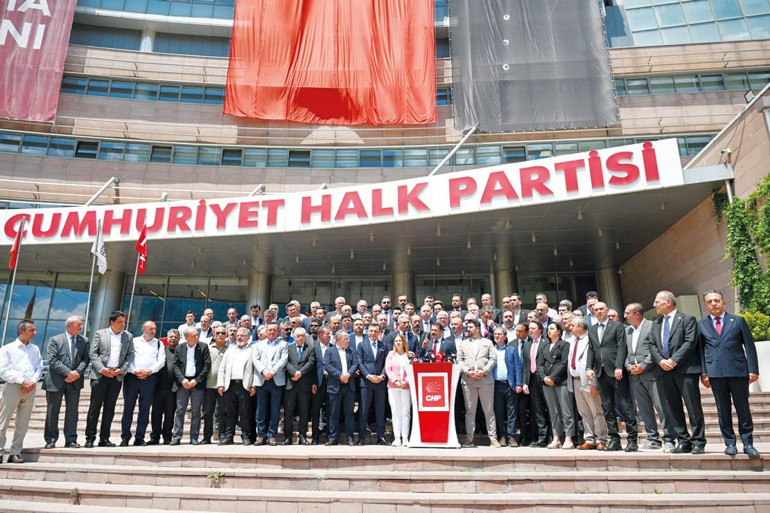 CHP’de 2 kritik gelişme… Özel’den kurultay hamlesi… Örgütlere ihraç operasyonu