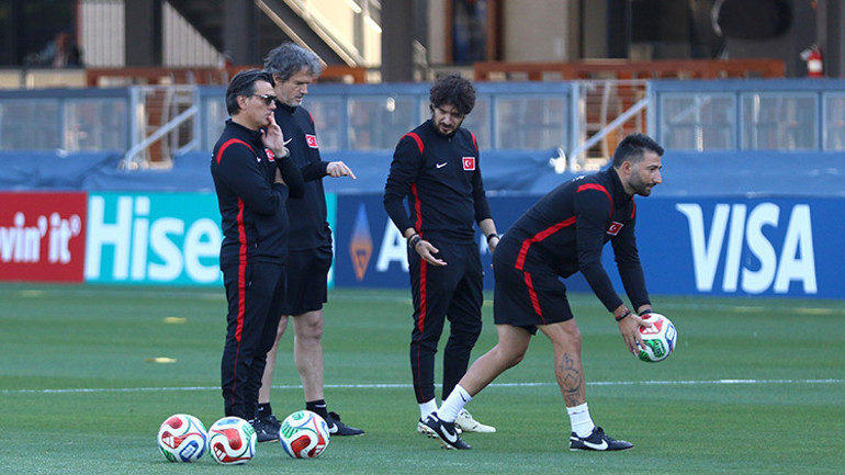 A Milli Futbol Takımı, San Josedeki ilk antrenmanını yaptı Montella 2 futbolcuyla özel görüştü