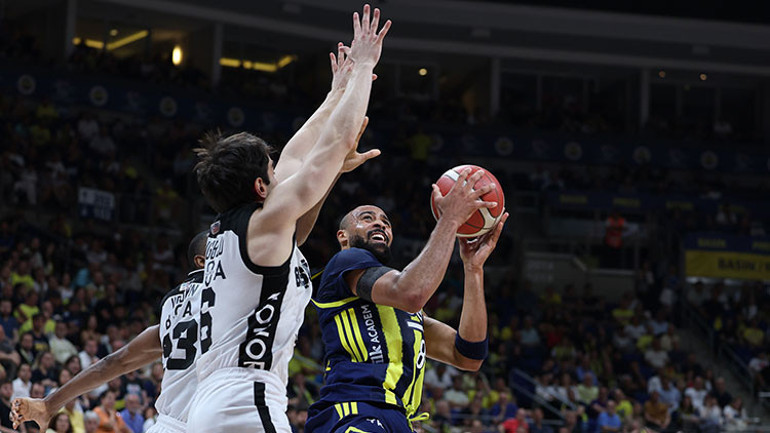 Basketbol Süper Ligi play-off final serisinde dördüncü maç yarın oynanacak