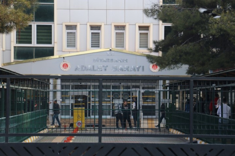 Diyarbakır’da kayınpeder katliamı Gelinini öldürmeden önce elinde tabancasıyla dua etmiş