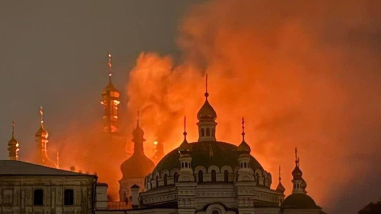 Moskovaya yüzlerce İHA ile saldırı: Petrol rafinerisinde patlama