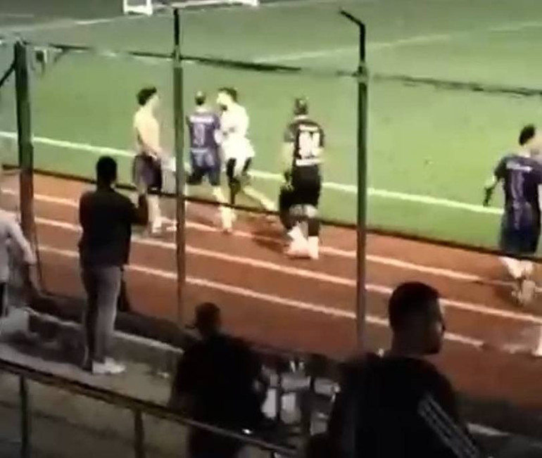 Polis ve esnaf takımlarının tekmeli yumruklu kavgası: Olaya jandarma müdahale etti