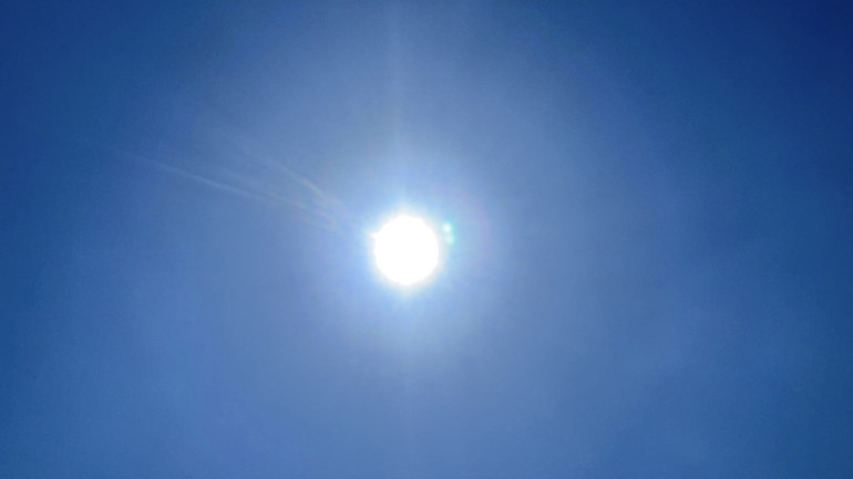 Adana sıcağı termometreyi bozdu Vatandaşlar parklardaki gölgelik alanlarda serinledi