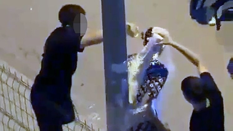 Akran zorbalığı kamerada... Direğe bağlayıp, üzerine un ve sıvı yağ döktüler