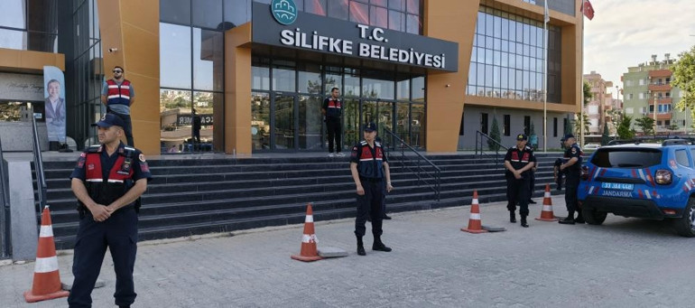 Son dakika... Silifke Belediyesine operasyon: Başkan Mustafa Turgut dahil çok sayıda gözaltı