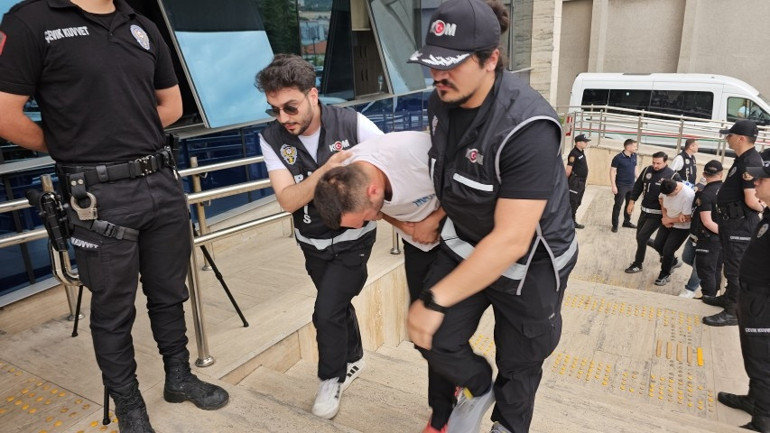Rüşvetle kürtaj skandalı Doktor 10 bin ile 100 bin lira arasında değişen miktarlarda para istemiş