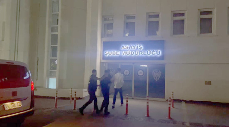 İYİ Parti Milletvekili Burhanettin Kocamaz, dolandırıcıların hedefi oldu 10 kilogram altın, 2 milyon 375 bin lira, 68 bin dolar...