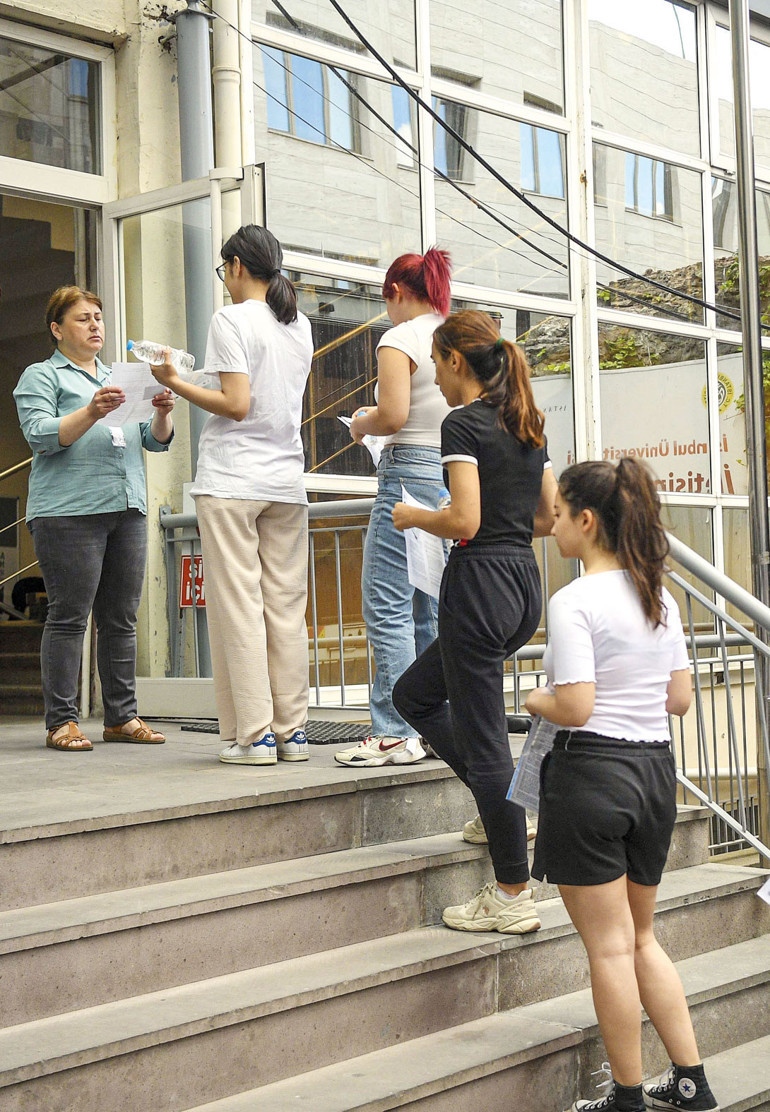 Kornalar sussun inşaatlar dursun
