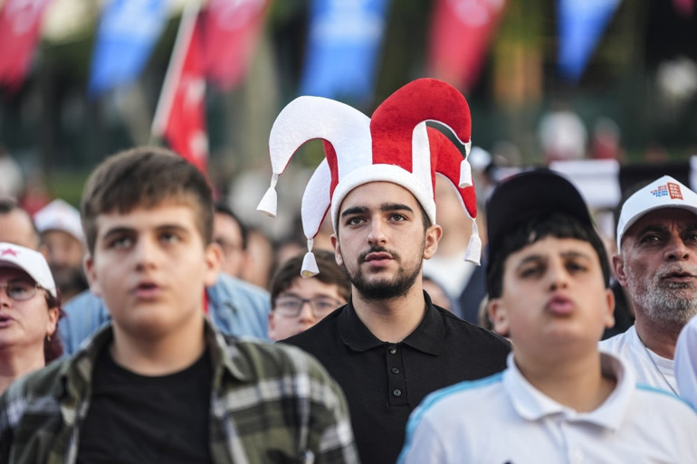 Vatandaşlar A Milli Futbol Takımına destek için meydanlara akın etti