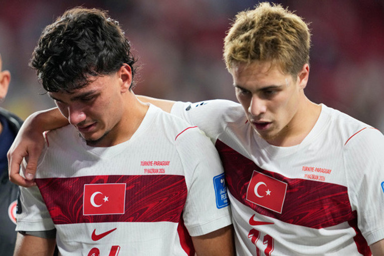 A Milliler son düdükle gözyaşlarına boğuldu Dünya Kupasına veda sonrası...