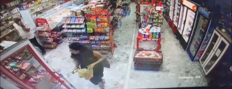Sevgilisinin başına taşla vurup iple boğdu