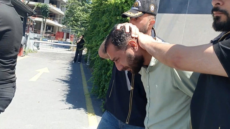 Sevgilisinin başına taşla vurup iple boğdu