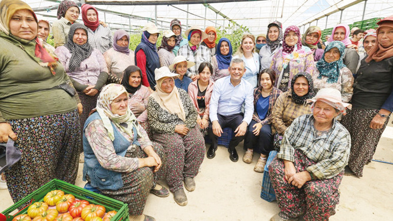 Özgür Özel Burdur’da konuştu: Otobüs lazım değil portakal kasası yeter