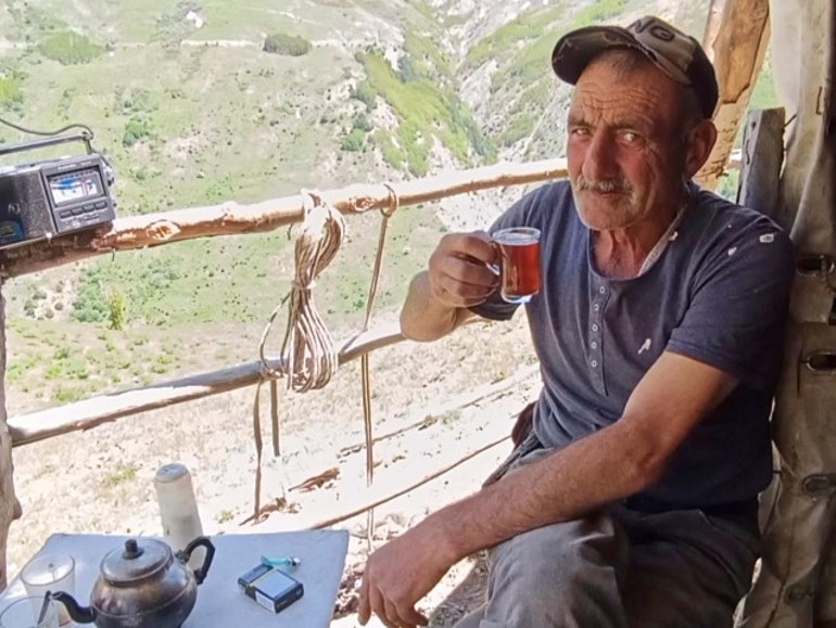 Yalnızlığı seçen adamın film gibi hayatı: 40 yıldır 2 bin 200 rakımda yaşam sürüyor