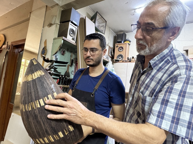 Üniversiteyi yarıda bıraktı Marangoz babanın oğlu luthier oldu