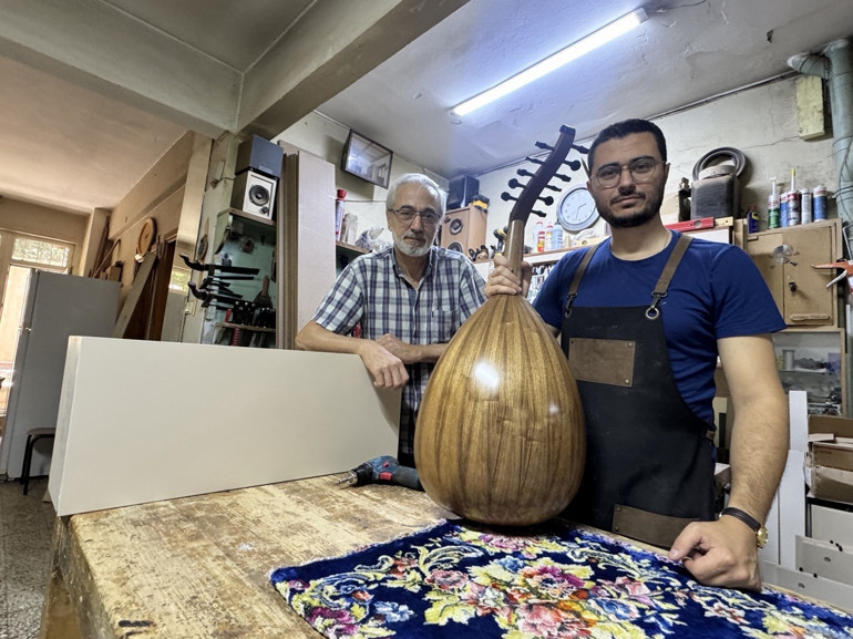 Üniversiteyi yarıda bıraktı Marangoz babanın oğlu luthier oldu