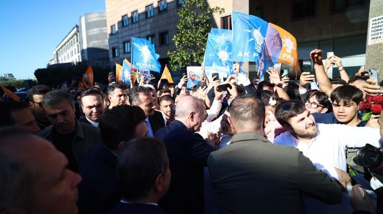 Cumhurbaşkanı Erdoğan’a Babalar Günü sürprizi | Gençlerden dikkat çeken tablo