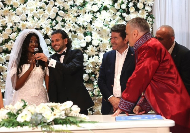 Binlerce kilometrelik aşk nikah masasında taçlandı