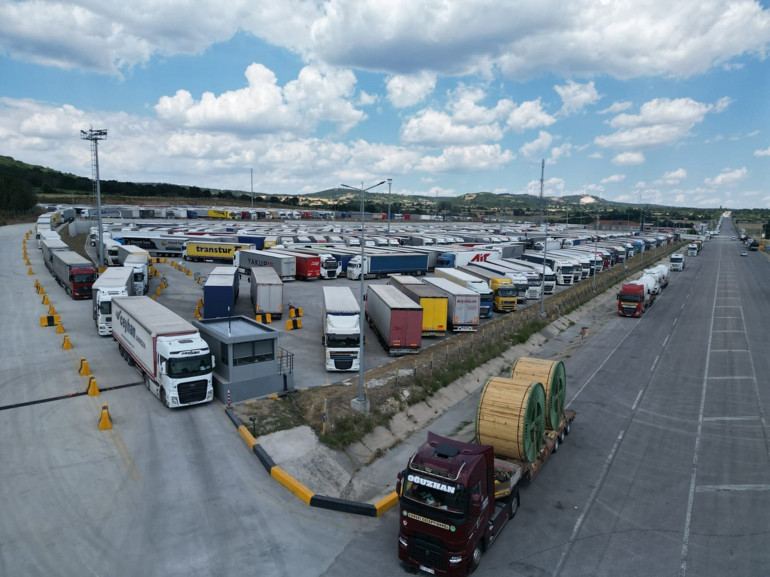 Hamzabeyli Sınır Kapısı’nda 20 kilometre TIR kuyruğu