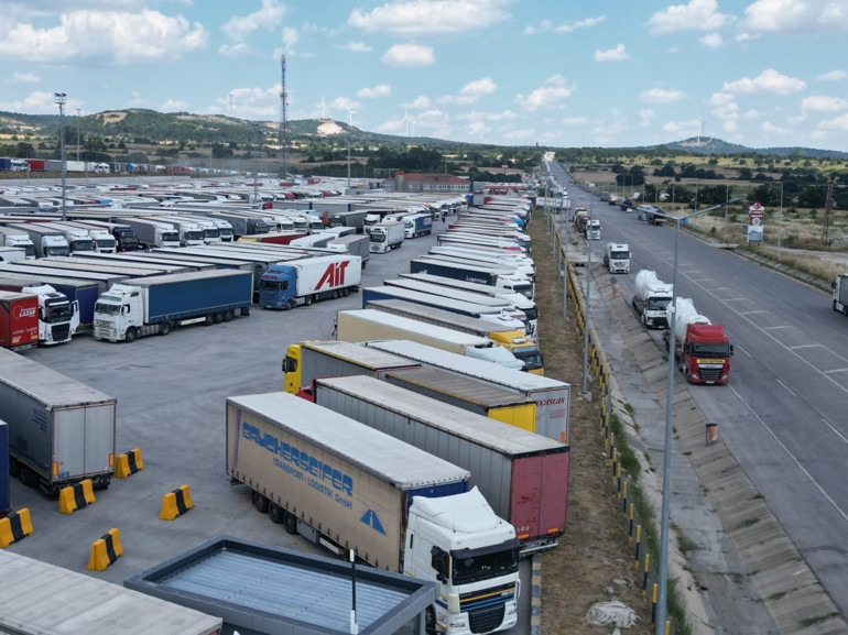 Hamzabeyli Sınır Kapısı’nda 20 kilometre TIR kuyruğu