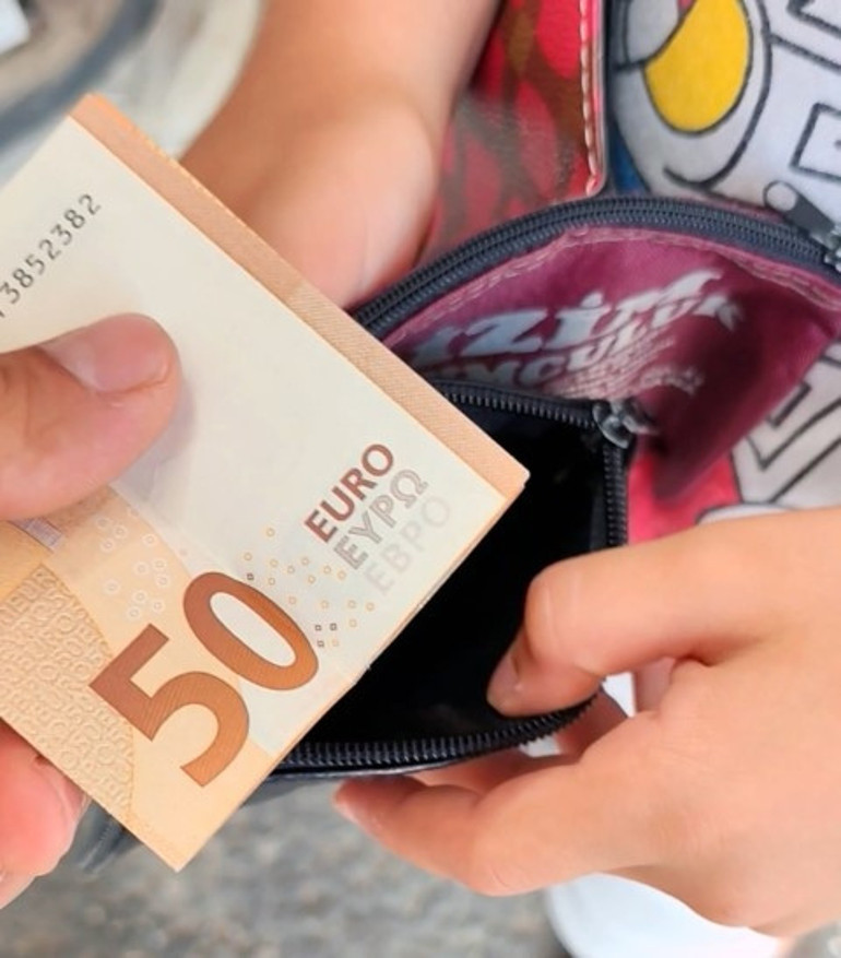 Battaniyeden çıkan bir deste parayı teslim etti; müşterinin sorusu şaşkına çevirdi