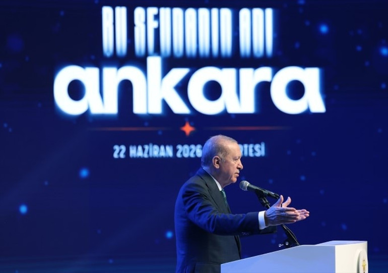 Levent Koç AK Partiye katıldı: Rozetini Cumhurbaşkanı Erdoğan taktı