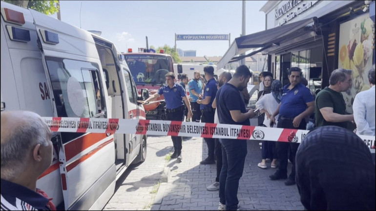 Eyüpsultanda pastanede gaz kaçağı paniği 6 çalışan tedaviye alındı