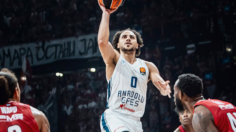 Shane Larkin ezeli rakibe gidiyor