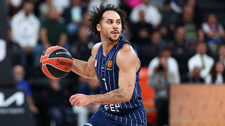 Shane Larkin ezeli rakibe gidiyor