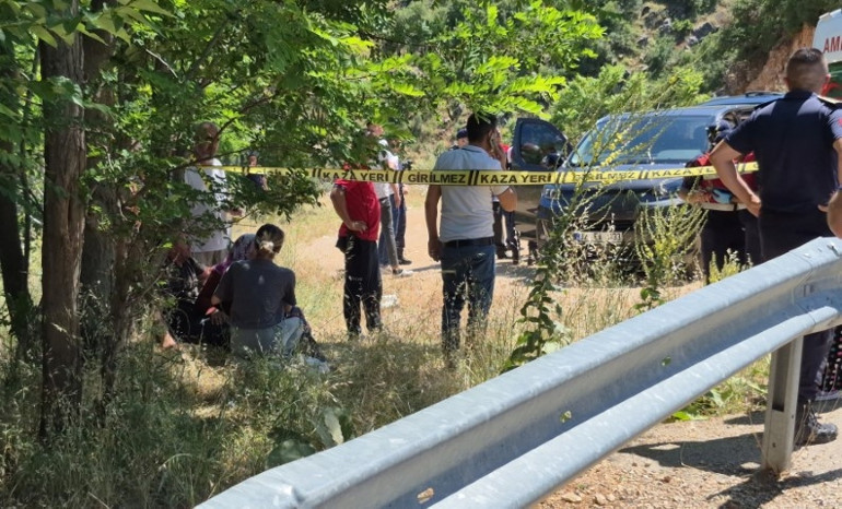 Park halindeki araçta iki gencin cansız bedeni bulundu