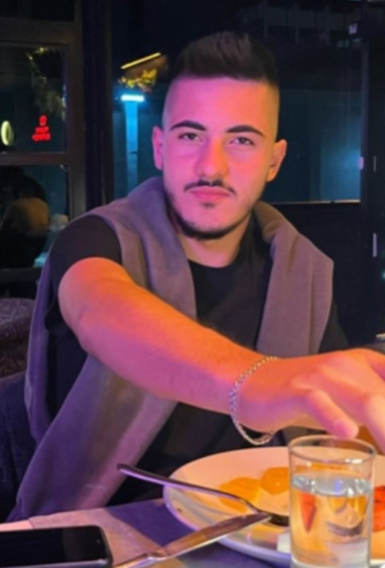 Park halindeki araçta iki gencin cansız bedeni bulundu