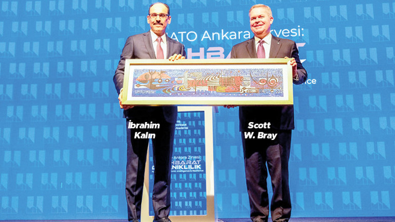 NATO toplantısının en anlamlı hediyesi