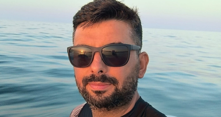 Mersinde zıpkınla balık avlayan dalgıç köpek balığıyla karşı karşıya geldi