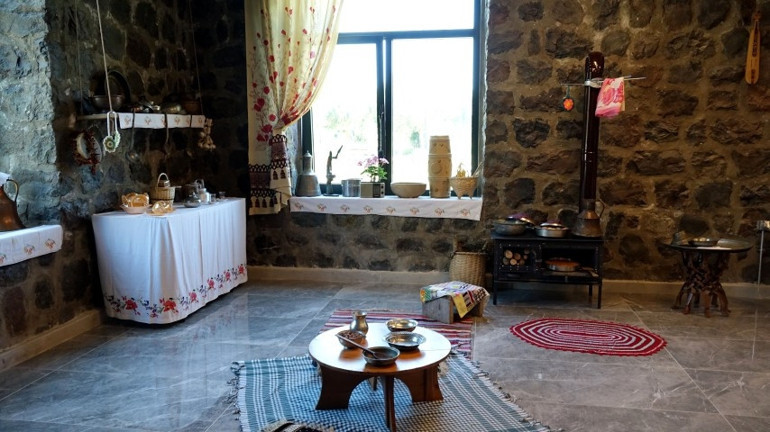 Trabzonda kurulan 1970ler köy evi ziyaretçilerine nostaljik anlar yaşatıyor