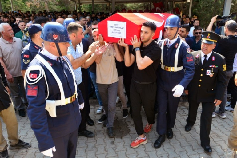  Acılı baba gözyaşlarına boğuldu