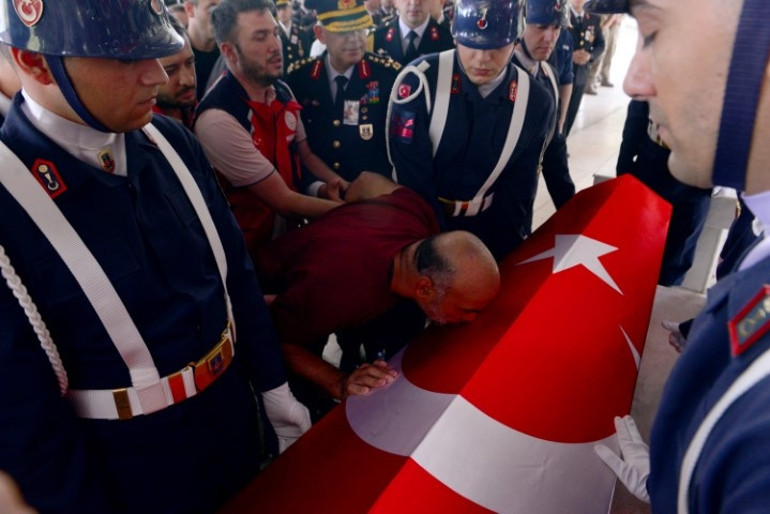  Acılı baba gözyaşlarına boğuldu