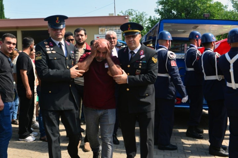  Acılı baba gözyaşlarına boğuldu