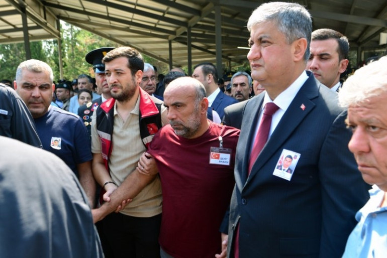  Acılı baba gözyaşlarına boğuldu