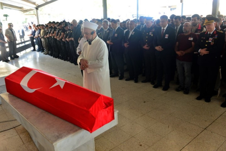  Acılı baba gözyaşlarına boğuldu