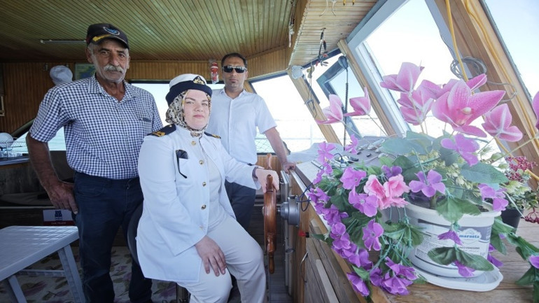 Kayınpederi ilham oldu Yıldız Özdemir Van Gölünün tek kadın kaptanı oldu